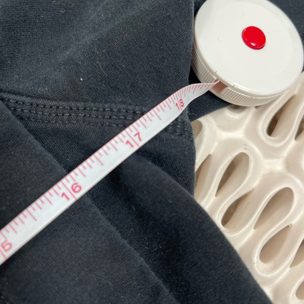 Lululemon - Picture 9 of 13